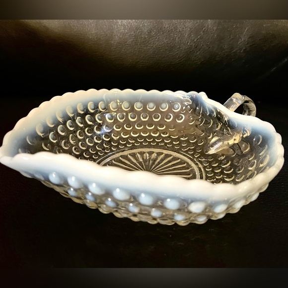 ππΎπππΆββ― Anchor Hocking Opalescent bubble strawberry dish - Picture 1 of 3